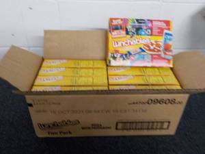 lot 246 image: Case of 8 - 4.7 oz Boxes Lunchables...
