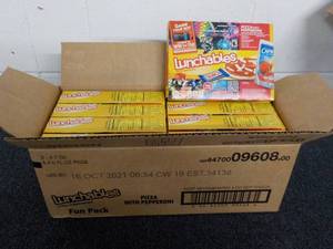 lot 250 image: Case of 8 - 4.7 oz Boxes Lunchables...