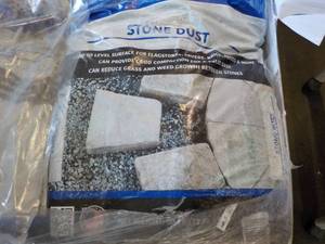 lot 271 image: 5 - 50 lb. Bags Cutting Eroge Stone...