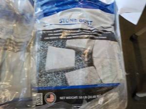 lot 274 image: 5 - 50 lb. Bags Cutting Eroge Stone...