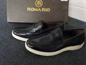 lot 302 image: Roma Rio Navy size 7.5 Shoes...