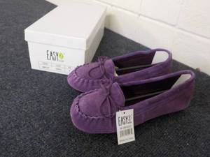 lot 304 image: Easy size 7 Purple Moccasins...