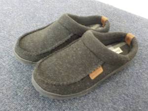 lot 305 image: Dearfoams size 9-10m...