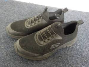 lot 307 image: Sketchers size 8w Shoes previously...
