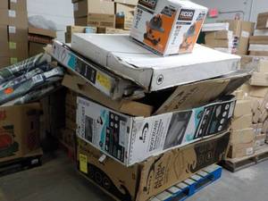 lot 328 image: Pallet Lot Bathrubs and more retur...