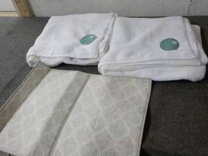 lot 332 image: 2 Charisma Luxury Bath Towels 35 x ...
