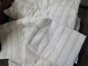 lot 341 image: Wholistic King Size Sheet Set    ...