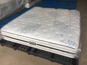 lot 7 image: Brand New Simmons Beautyrest Recharge World Class Luxury Firm King Mattress
