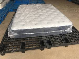 lot 3 image: Brand New Serta Perfect Sleeper Sandburg Firm 11.5 Firm Queen Mattress