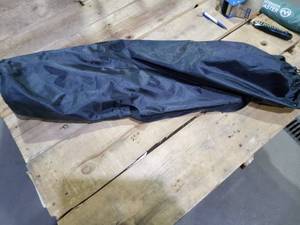 lot 41 image: Beach tent, green tan