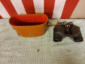lot 5 image: Vintage Holiday binoculars with leather case.