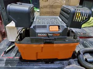 lot 49 image: Ridgid 4.5 gal. pro pack job site vac. WD45500