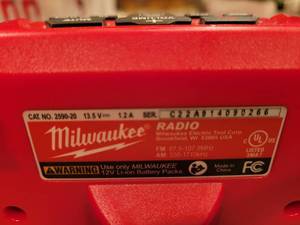 lot 16 image: Milwaukee  2590-20 M12 Jobsite 12v Radio (new)