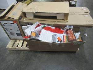 lot 167 image: WHOLESALE MIXED PALLET OF MISCELLANEOUS HOLIDAY DECOR, BATHROOM ACCESSORIES AND MORE (Store Returns)