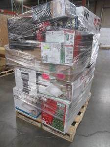 lot 349 image: WHOLESALE MIXED PALLET OF MISCELLANEOUS HOLIDAY DOCORATIONS, SMALL APPLIANCES AND MORE