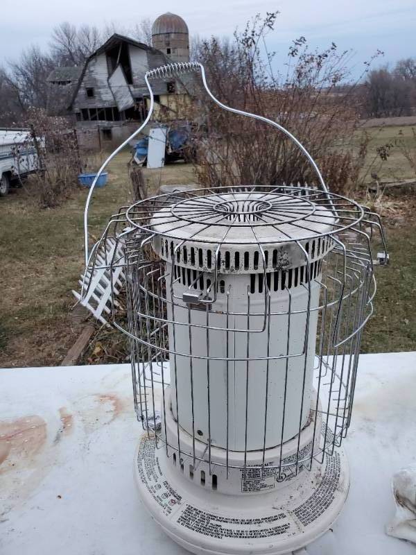 Kerosene Heater (comes with Fuel can)