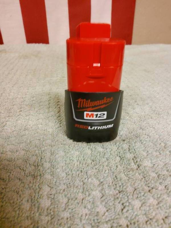 Milwaukee M-12 , 1.5 ah battery.