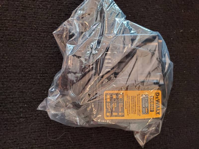 DeWalt DCB107 12V20V MAX Lithium Ion Battery Charger (New)