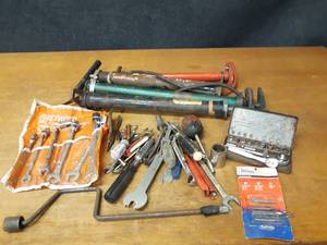 lot 102 image: Large Lot of Tools and More
