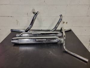 lot 194 image: Pair of Harley Davidson Mufflers (65546-98A & 65547-98A)  Handlebars and Exhaust Part - NO SHIPPING
