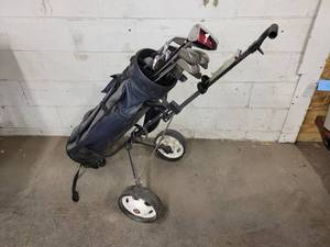 lot 196 image: Mens Right Hand Golf Clubs, Bag and Cart - NO SHIPPING