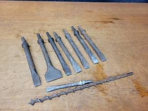 lot 200 image: (Lot of 7) 0.580 Hex Type Hammer and Chisel Bits and More
