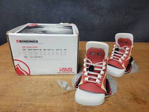 lot 204 image: Unused Liquid Force Wakeboard Bindings - Part No. 2055302 LXL - Size 9-12
