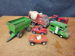 lot 211 image: Lot of (6) Vintage Tonka Toys - Cement Truck, Tractor, Grain Wagon, Dune Buggy, Camper and Car