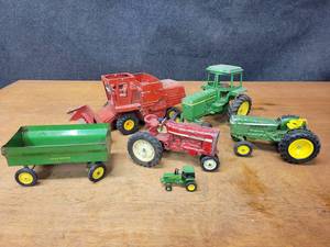 lot 213 image: Lot of John Deere, Massey Ferguson and International Tractors