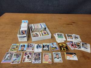 lot 317 image: Lot of Baseball and Football Cards - Vikings and Packers Cards, Kirby Puckett, 60s to 70s Twins Cards and More