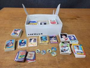 lot 318 image: Lot of Baseball Cards - Mostly 80s and 90s