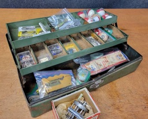 lot 320 image: Tackle Box w Fishing Tackle