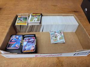 lot 300 image: Lot of Baseball Cards - 1987 Donruss, 1989 Fleer and 1986 Topps
