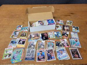 lot 294 image: Lot of Baseball, Football and Basketball Cards
