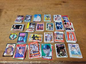 lot 292 image: Lot of Sport Cards - Baseball, Basketball and More
