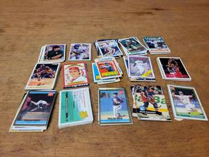 lot 291 image: Lot of Sport Cards - Baseball, Basketball, Hockey and More