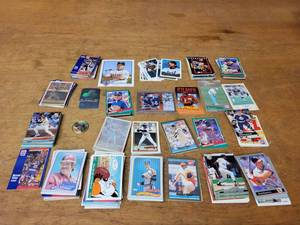 lot 290 image: Lot of Sport Cards - Baseball, Basketball, Hockey and More