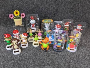lot 221 image: Lot of 19 Solar-Powered Moving Characters - Hula Girls, Christmas, Halloween, and Others
