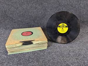 lot 226 image: Lot of About (25) Vintage Records - Frank Sinatra, Perry Como, Four Aces, Spike Jones, Bing Crosby, and More NO SHIPPING