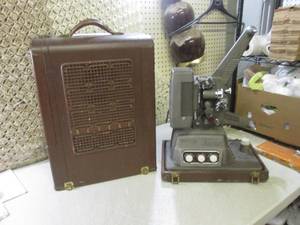 lot 7 image: (BS) Revere 16mm Sound Projector...