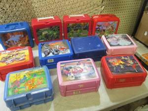 lot 14 image: (EW3) Lot of 11 Plastic Lunch Boxes...