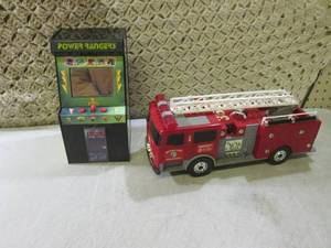 lot 21 image: (BS) Battery Operated Toy Fire Truc...