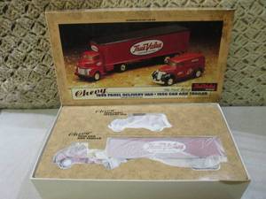 lot 24 image: (BS) Ertl Die Cast Metal Chevy 1938...