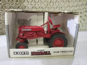 lot 46 image: (EC1) Ertl 116 Scale McCormick Far...