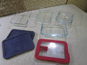 lot 98 image: (EC1) 4 Glass Pyrex Containers with...
