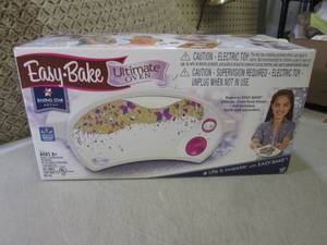 lot 100 image: (EW5) Easy-Bake Ultimate Oven New...