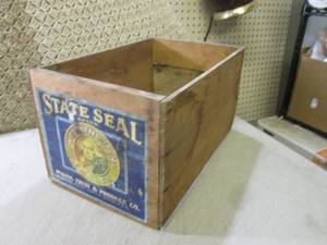 lot 114 image: (D-3T) Vintage Wood Apple Crate...