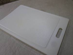 lot 124 image: (EC1) Cutting Board 12 x 18...