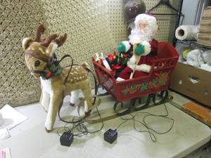 lot 125 image: (D-3T) Large Animated Santa in Sled...