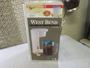 lot 130 image: (F-1) West Bend 2 Qt Iced Tea Maker...
